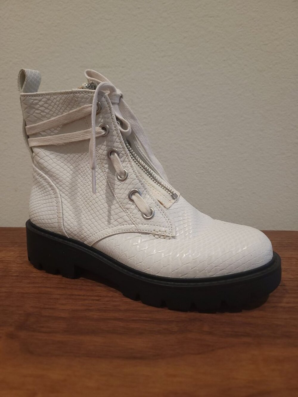 UGG Darren Combat Boots Snake Embossed White Women's US 7W - SAMPLE BOOTS